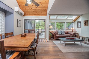 TV, fireplace, DVD player - Arrowhead Village 3 Bedroom Townhome #15 (Oakland)