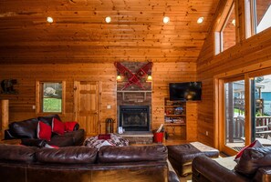 House, 5 Bedrooms, Fireplace | Living area