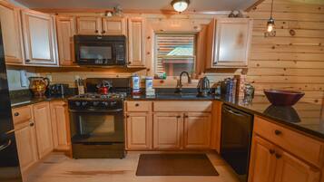 House, Multiple Beds, Hot Tub | Private kitchen | Fridge, microwave, oven, stovetop
