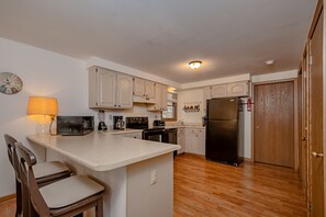 Ferienhaus, 2 Queen-Betten, Kamin | Eigene Küche | Kühlschrank, Mikrowelle, Ofen, Herdplatte