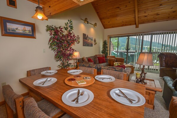 Maison, Plusieurs lits, foyer | Cuisine privée | Réfrigérateur, four à micro-ondes, un four, surface de cuisson