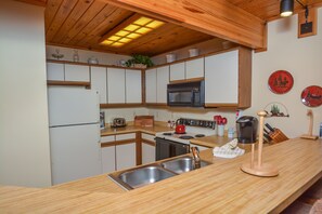 Maison, Plusieurs lits, foyer | Cuisine privée | Réfrigérateur, four à micro-ondes, un four, surface de cuisson