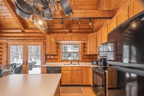 House, Multiple Beds, Hot Tub | Private kitchen | Fridge, microwave, oven, stovetop - Four SKIsons 3 Bedroom House (Swanton)