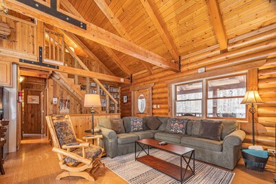 Four SKIsons 3 Bedroom House