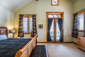Room - Glacier Paradise 5 Bedroom Townhome (McHenry)