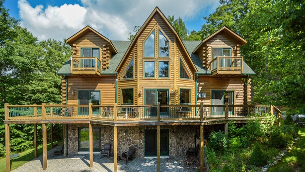 Exterior - Cozy Bear Chalet 4 Bedroom House (McHenry)