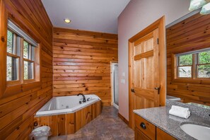 Bathroom - Cozy Bear Chalet 4 Bedroom House (McHenry)