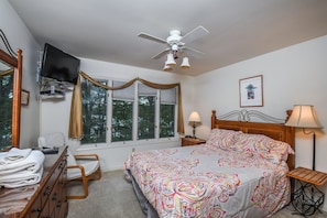 House, Multiple Beds, Hot Tub | 5 bedrooms, free WiFi, bed sheets - Nature's Retreat 5 Bedroom House (Oakland)
