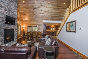 House, Multiple Beds, Hot Tub | Living room