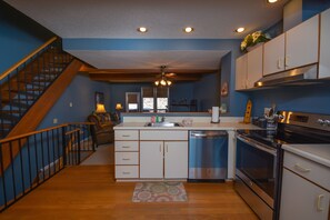 House, 2 Queen Beds, Hot Tub | Private kitchen | Fridge, microwave, oven, stovetop - Villages of the Wisp Winding Way 2 Bedroom Townhome #34 (McHenry)