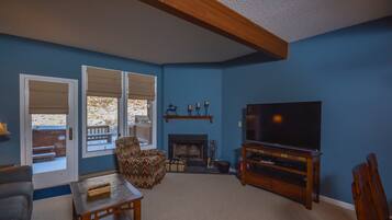 House, 2 Queen Beds, Hot Tub | Living room | TV, fireplace