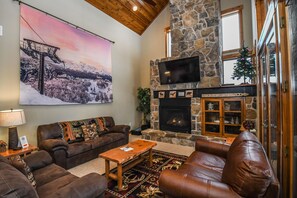 Ferienhaus, Mehrere Betten, Whirlpool | Wohnzimmer | Fernseher, Kamin