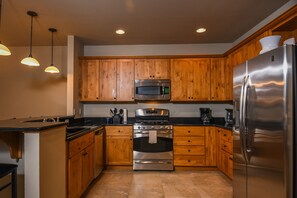 House, Multiple Beds, Hot Tub | Private kitchen | Fridge, microwave, oven, stovetop