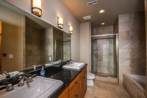 House, Multiple Beds, Hot Tub | Bathroom