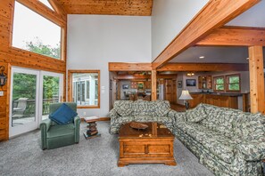 House, Multiple Beds, Fireplace | Living room | TV, fireplace - American Dream 5 Bedroom House (Oakland)