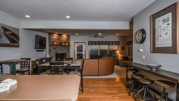 House, Multiple Beds, Hot Tub | Private kitchen | Fridge, microwave, oven, stovetop