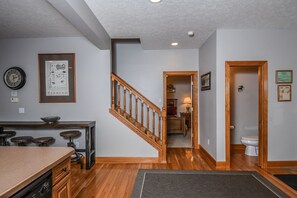 House, Multiple Beds, Hot Tub - Cottage on the Marsh 4 Bedroom Townhome (McHenry)