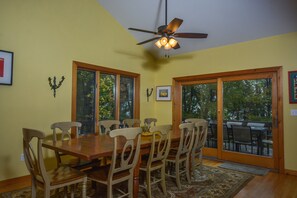 Maison, Plusieurs lits, baignoire à remous | Cuisine privée | Réfrigérateur, four à micro-ondes, un four, surface de cuisson