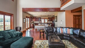 House, Multiple Beds, Hot Tub | Living room