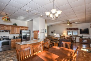 House, Multiple Beds, Hot Tub | Private kitchen | Fridge, microwave, oven, stovetop