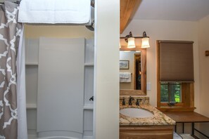 House, Multiple Beds, Jetted Tub | 3 bedrooms, free WiFi, bed sheets - Arbutus Trail 3 Bedroom House (Swanton)