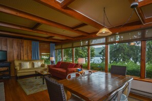 Huis, meerdere bedden, open haard | Privékeuken | Een koelkast, een magnetron, een oven, een kookplaat