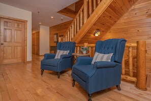 Rumah, Beberapa Tempat Tidur, hot tub | Ruang keluarga | TV, perapian, dan pemutar DVD