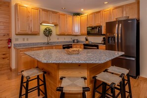 House, Multiple Beds, Hot Tub | Private kitchen | Fridge, microwave, oven, stovetop