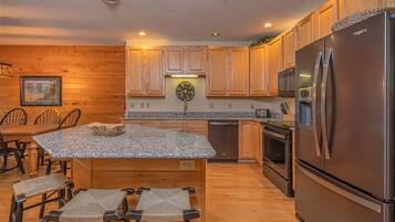 House, Multiple Beds, Hot Tub | Private kitchen | Fridge, microwave, oven, stovetop