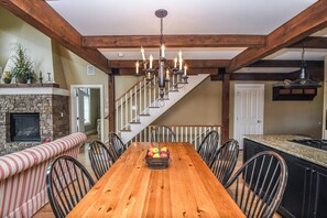 独立别墅, 多张床, 热水浴缸 | 用餐