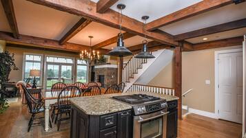 House, Multiple Beds, Hot Tub | Private kitchen | Fridge, microwave, oven, stovetop