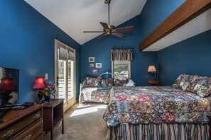 House, Multiple Beds, Hot Tub