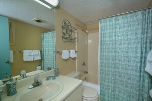 House, Multiple Beds, Hot Tub | Bathroom | Towels
