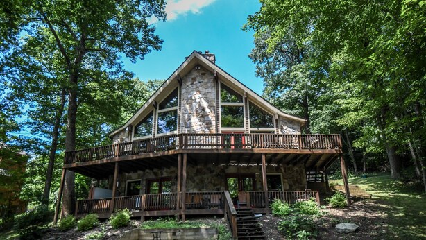 Exterior - Slip Away Chalet 4 Bedroom House (McHenry)