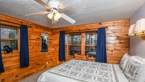House, Multiple Beds, Hot Tub, Mountain View | 3 bedrooms, WiFi (free), bed sheets - Sunset Ridge 3 Bedroom House (McHenry)