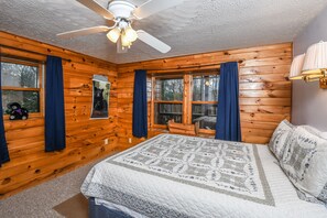 House, Multiple Beds, Hot Tub, Mountain View | 3 bedrooms, free WiFi, bed sheets - Sunset Ridge 3 Bedroom House (McHenry)