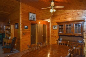 House, Multiple Beds, Hot Tub, Mountain View | Private kitchen