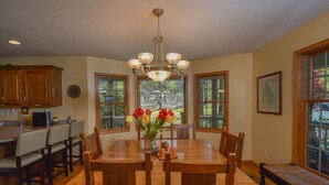 Unclassified image, 4 of 39, button - Memory Lane 4 Bedroom House (Oakland)