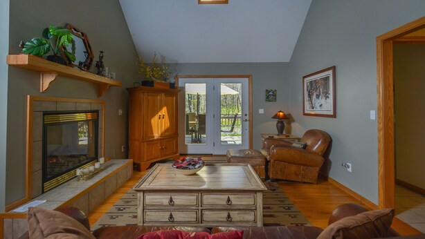 Unclassified image, 1 of 39, button - Memory Lane 4 Bedroom House (Oakland)