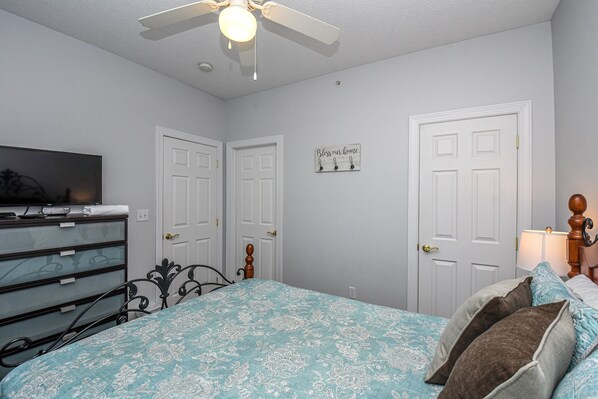 House, Multiple Beds, Hot Tub | 4 bedrooms, free WiFi, bed sheets