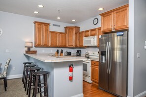 House, Multiple Beds, Hot Tub | Private kitchen | Fridge, microwave, oven, stovetop