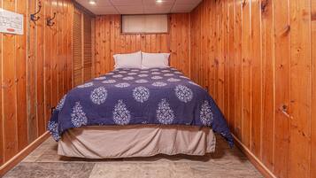 House, Multiple Beds, Hot Tub | 3 bedrooms, free WiFi, bed sheets