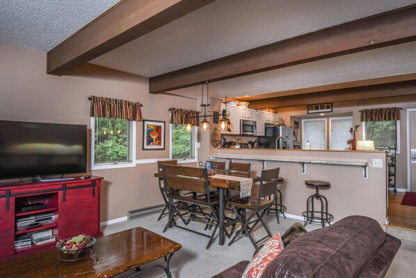 TV, fireplace