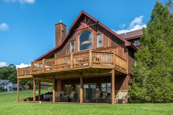 Exterior - Coppertop Lodge 4 Bedroom House (McHenry)