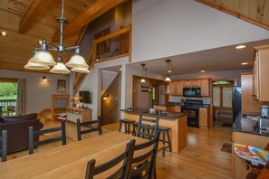 House, Multiple Beds, Hot Tub, Golf View | Living room