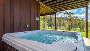 House, Multiple Beds, Hot Tub, Golf View | Spa