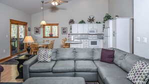 Unclassified image, 4 of 20, button - A Wonderful Place 5 Bedroom House (Swanton)