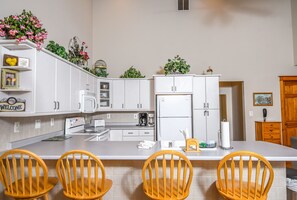 独立别墅, 多张床, 热水浴缸 | 私人厨房 | 冰箱、微波炉、烤箱、炉灶