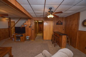 Room - Mountain House 5 Bedroom House (Oakland)