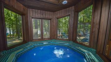House, Multiple Beds, Hot Tub | Pool